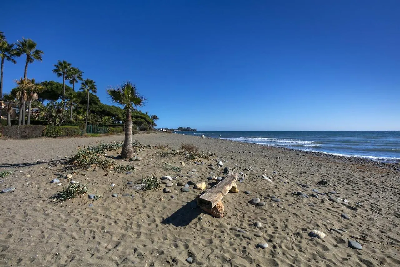 Villa Arin - Beachside Family Home Estepona İspanya