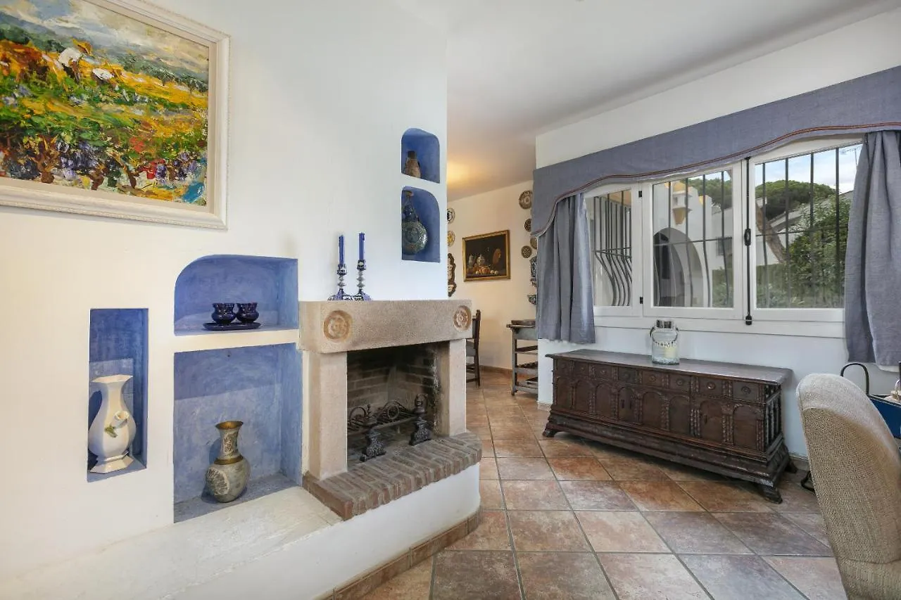 Villa Arin - Beachside Family Home Estepona