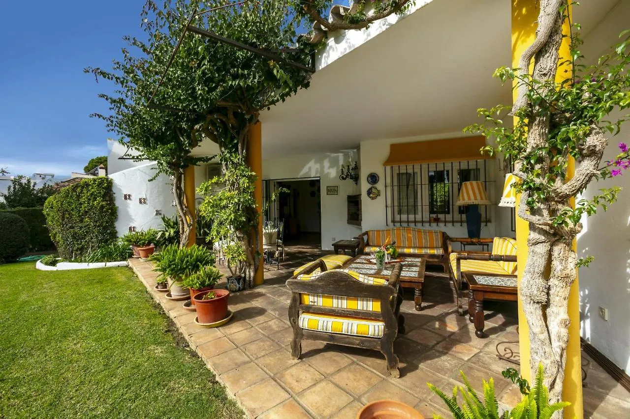 Villa Arin - Beachside Family Home Estepona 0*,  İspanya