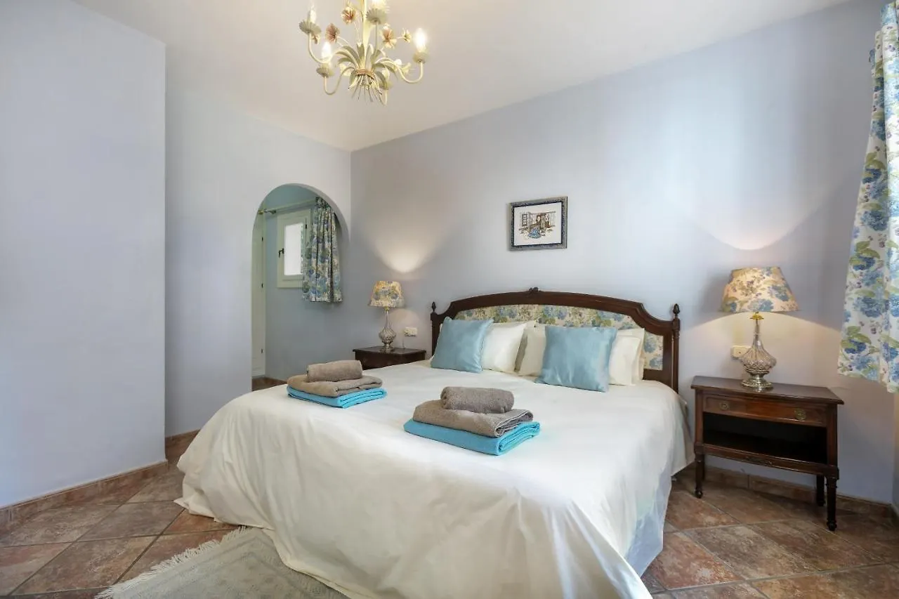 Villa Arin - Beachside Family Home Estepona