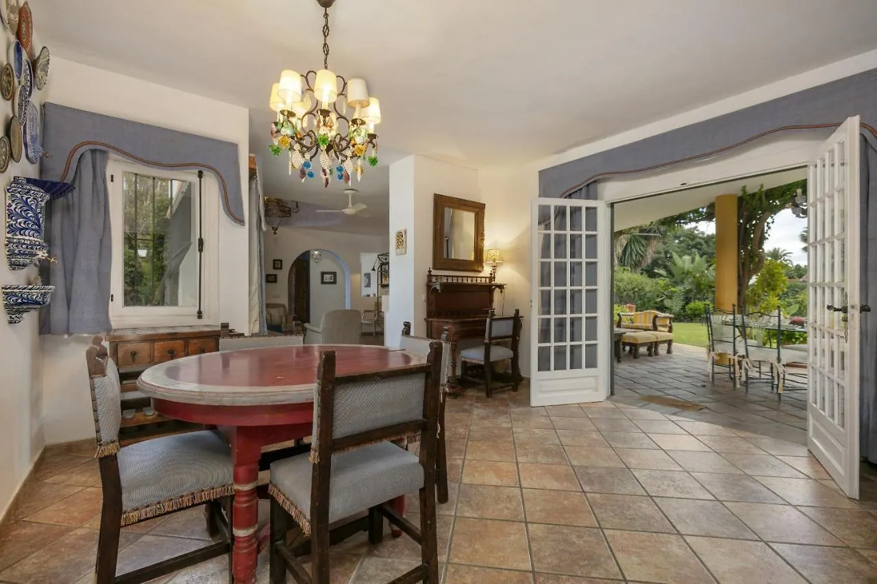 Villa Arin - Beachside Family Home Estepona