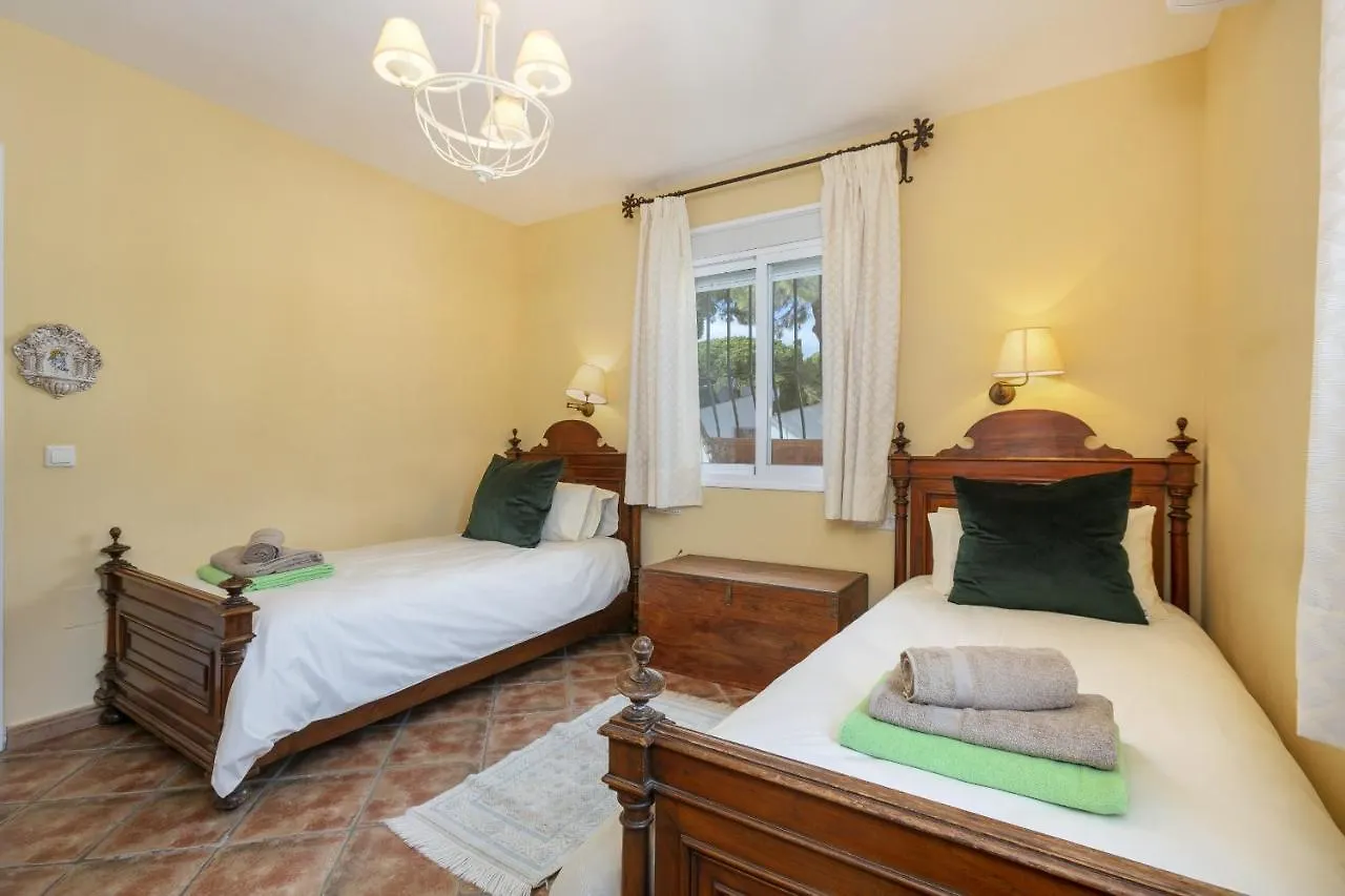 Villa Arin - Beachside Family Home Estepona 0*,  İspanya