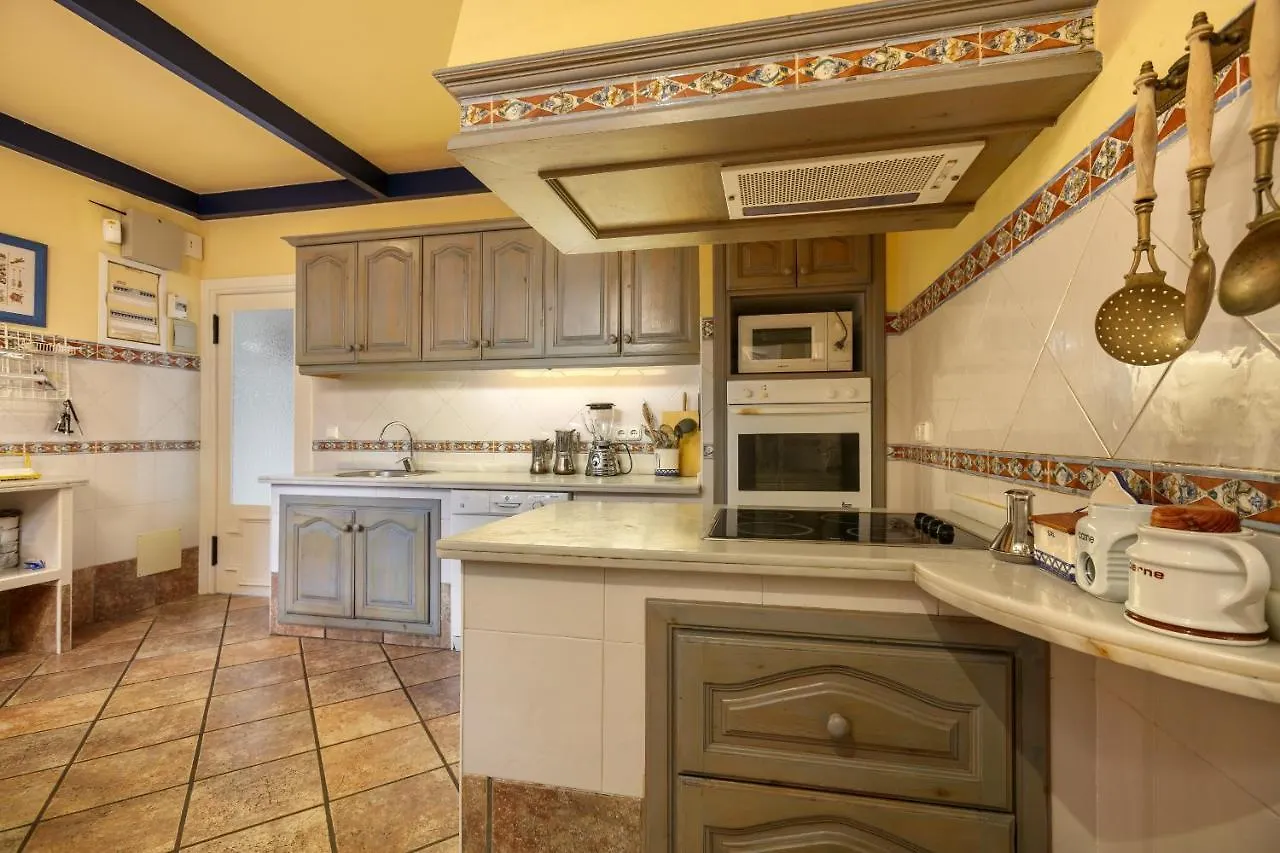 Villa Arin - Beachside Family Home Estepona