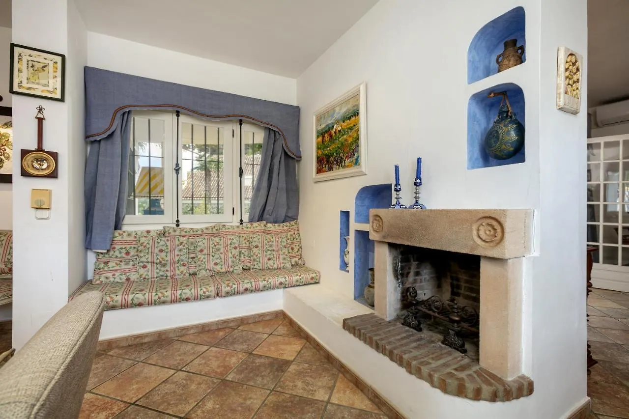 Villa Arin - Beachside Family Home Estepona