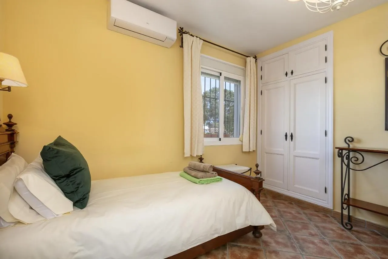Villa Arin - Beachside Family Home Estepona