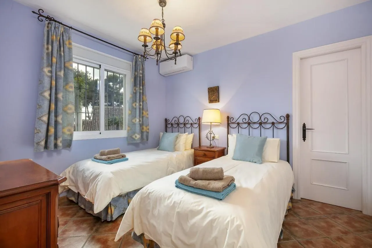 Villa Arin - Beachside Family Home Estepona