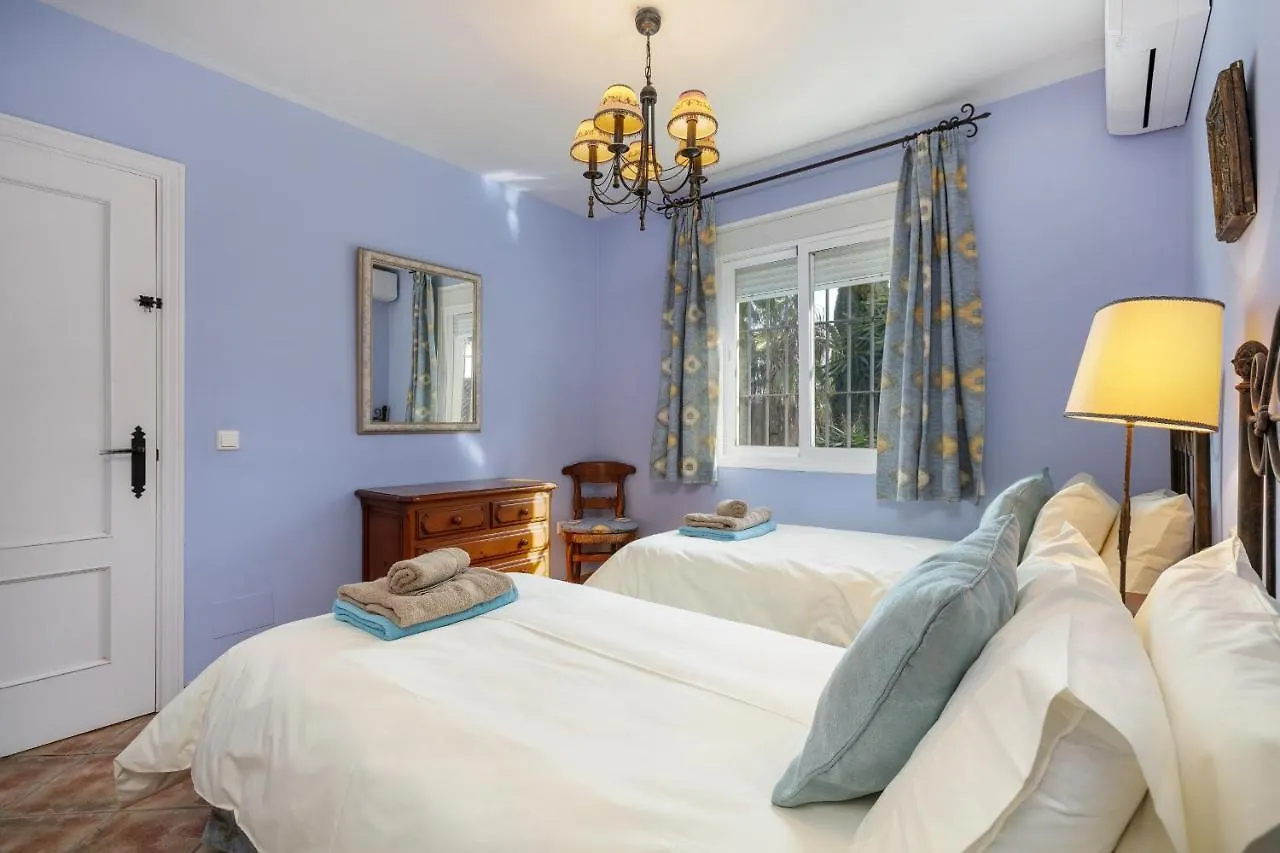 Villa Arin - Beachside Family Home Estepona