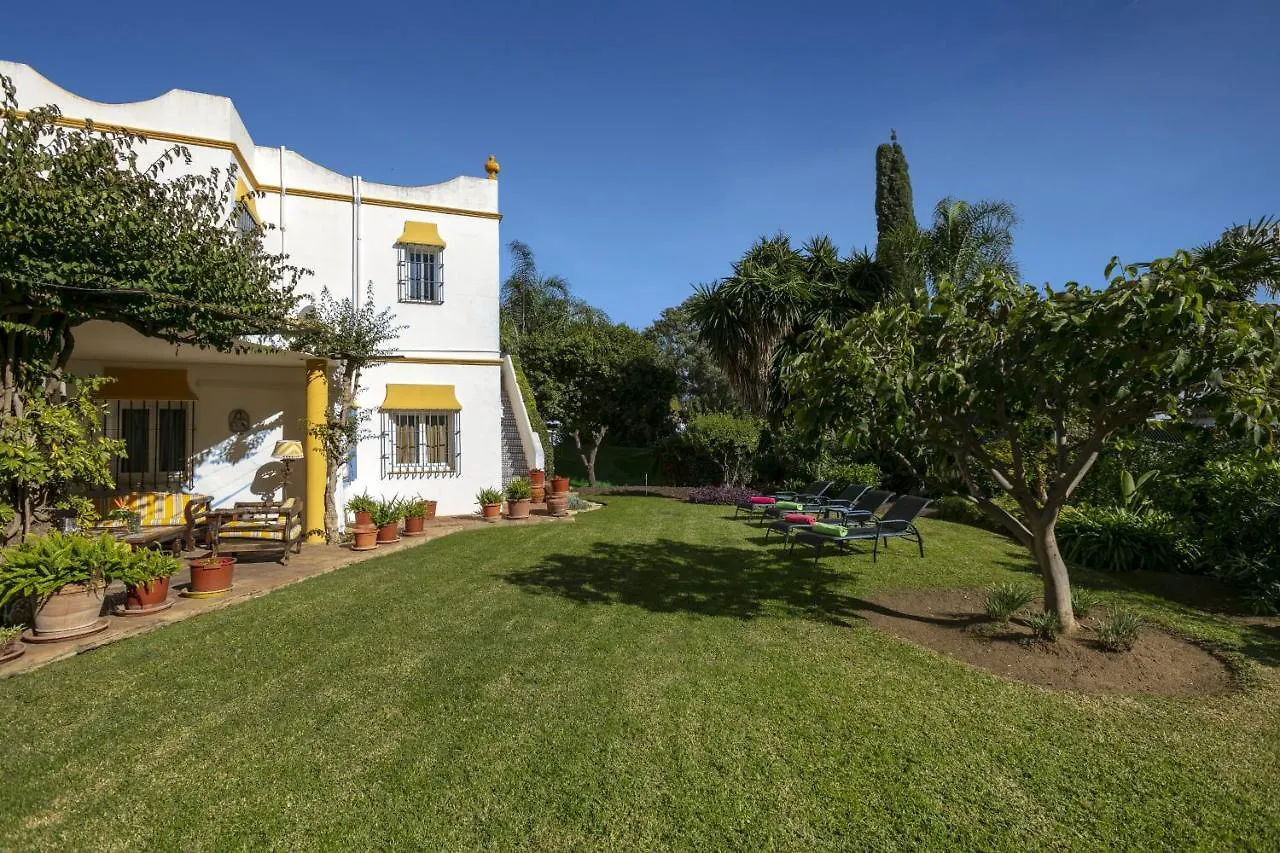 Villa Arin - Beachside Family Home Estepona İspanya
