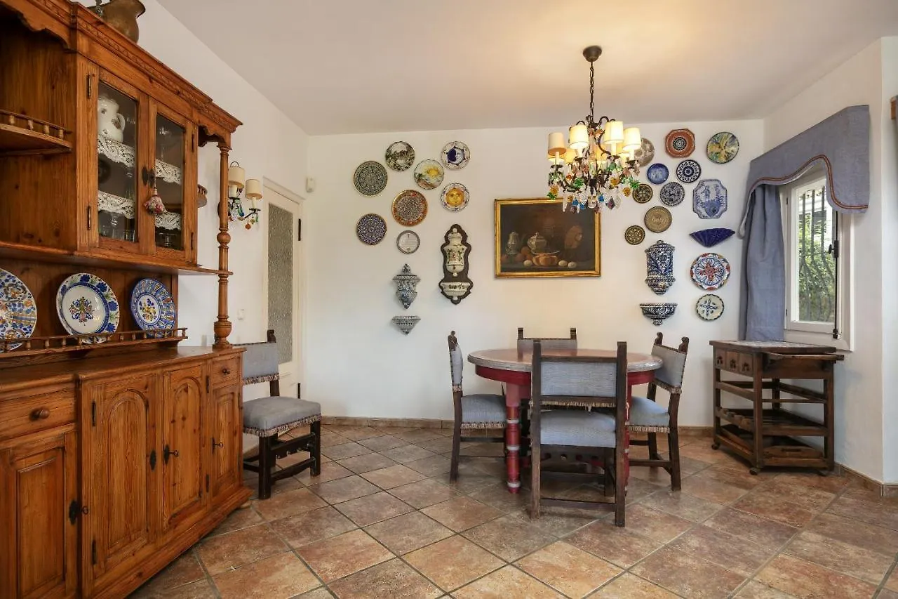 Villa Arin - Beachside Family Home Estepona