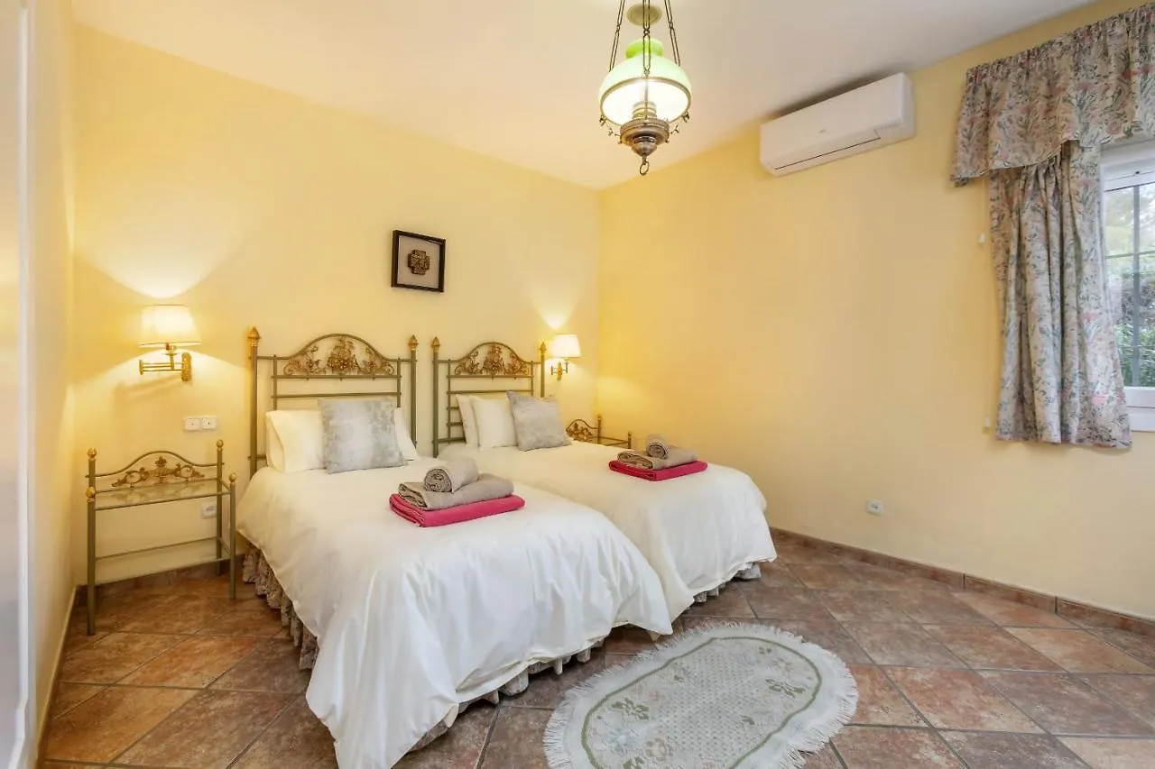 Villa Arin - Beachside Family Home Estepona