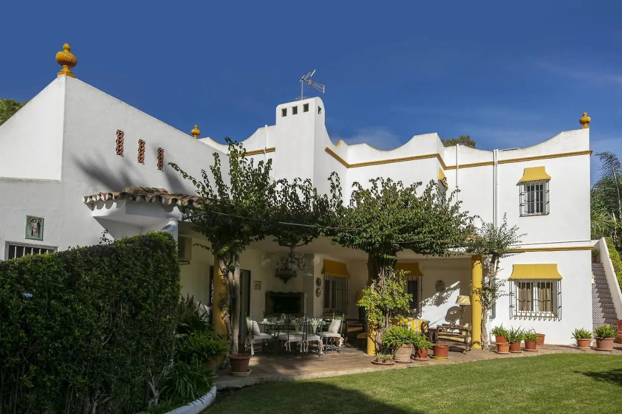 Villa Arin - Beachside Family Home Estepona 0*,  İspanya