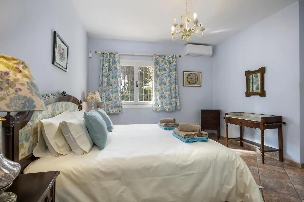 Villa Arin - Beachside Family Home Estepona