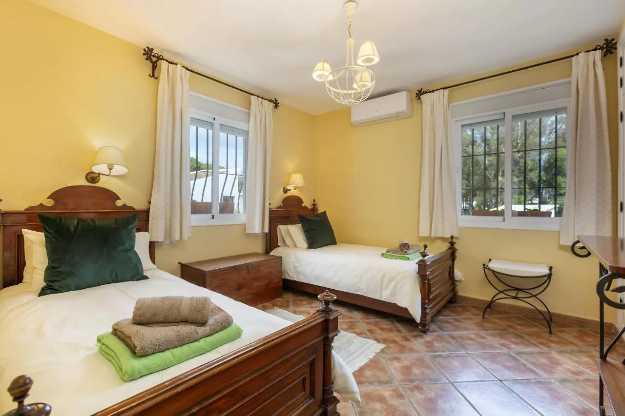 Villa Arin - Beachside Family Home Estepona