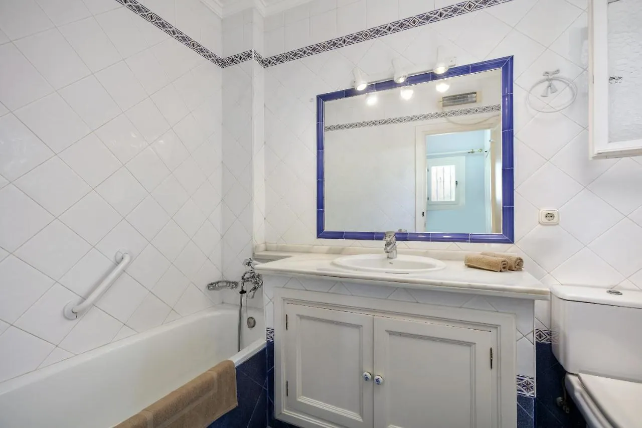 Villa Arin - Beachside Family Home Estepona
